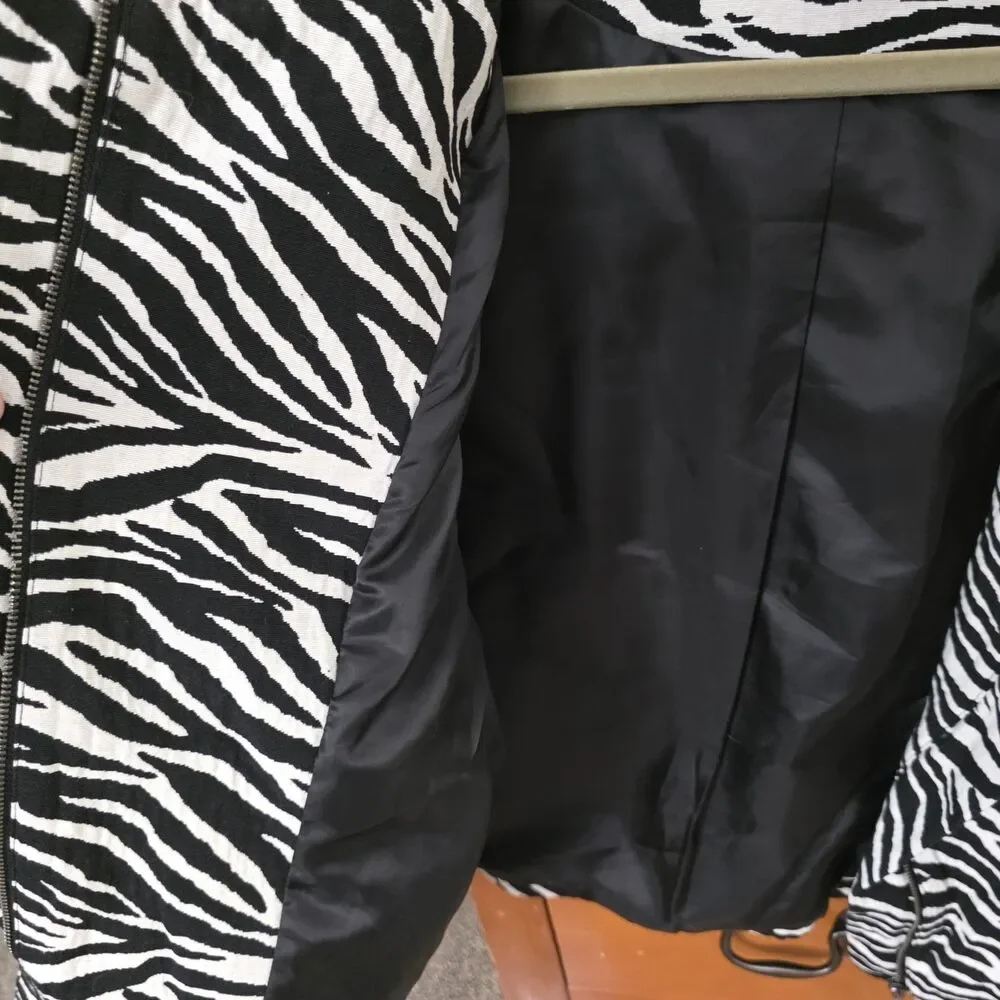 Chico's Zebra Print Jacket Size 2 (Large) Zip Up Pockets Black White Textured